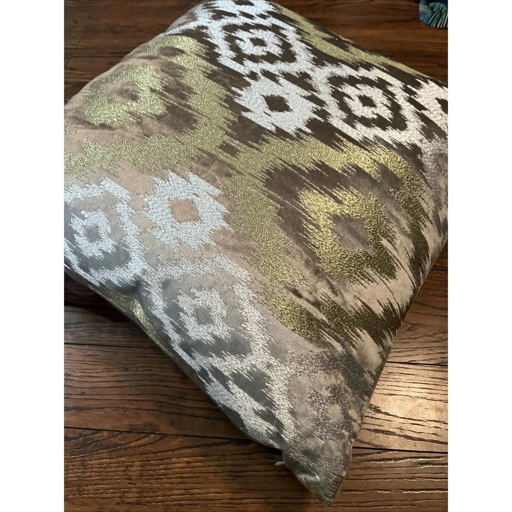 $125 MSRP Callisto Home Gold/Grey/White Geometric Metallic Accent Pillow 22x22
